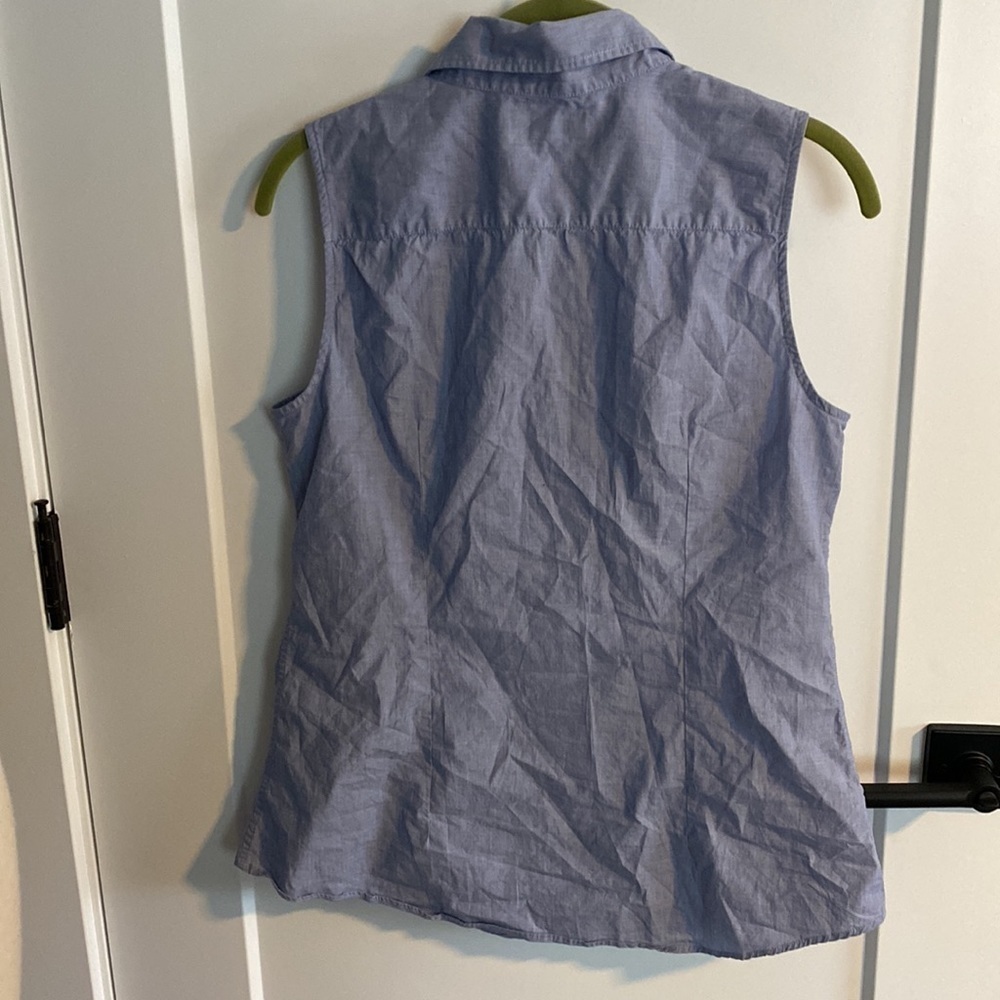 Banana Republic Tailored Fit Sleeveless Blouse EUC - Picture 2 of 6